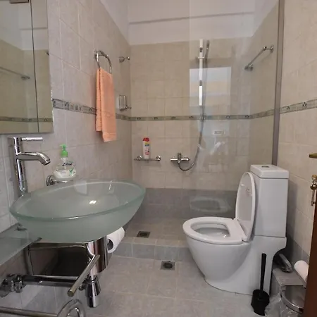 Komilio 1 * Komilion